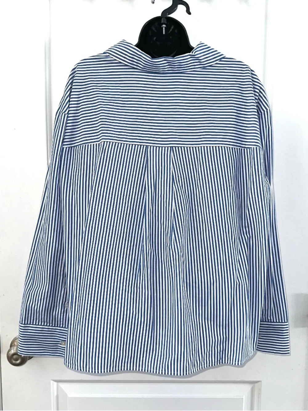 H&M Blue & White striped PULLOVER SHIRT, size Large Excellent Condition - Picture 3 of 5